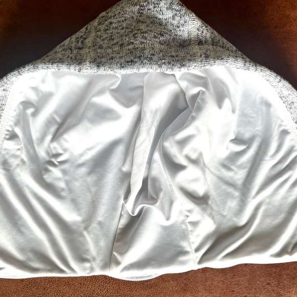 WARM, LONG LINE, HEATHER GRAY ZIP UP JACKET WITH DETACHABLE HOOD. SIZE MEDIUM - Picture 11 of 14